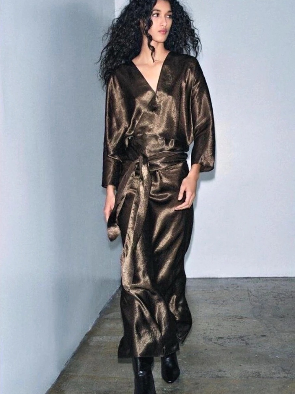 Zara Womens Zw Collection
Satin Effect Wrap Dress Medium
Brown D9780/063 NWT